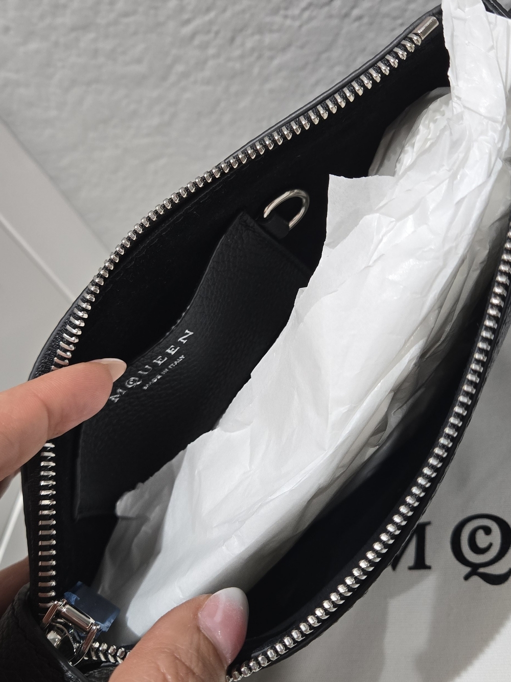 Alexander McQueen T-Bar Sling Pouch Bag-Pebbled Leather - Picture 5 of 6